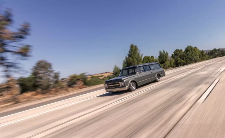 Este Chevrolet Suburban tiene 53 años y 1.000 CV de potencia. Demencial