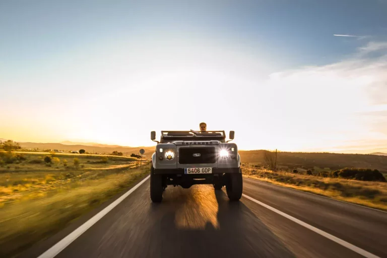 Este Land Rover Defender ha recorrido media España y ahora causa furor en EE.UU.