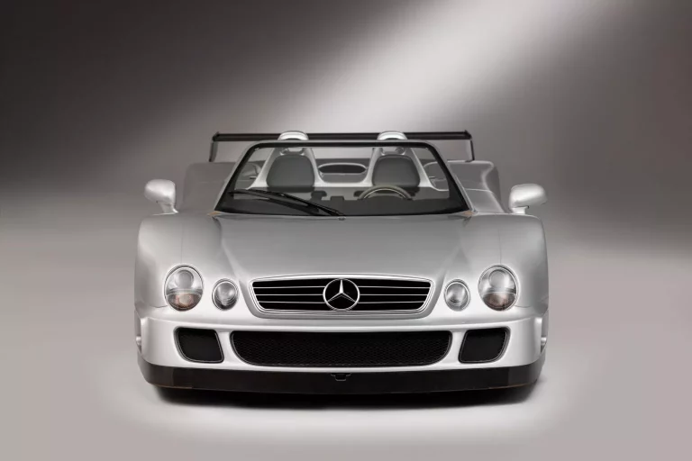1 de los 6 Mercedes CLK GTR Roadster fabricados se ha vendido por una pasta