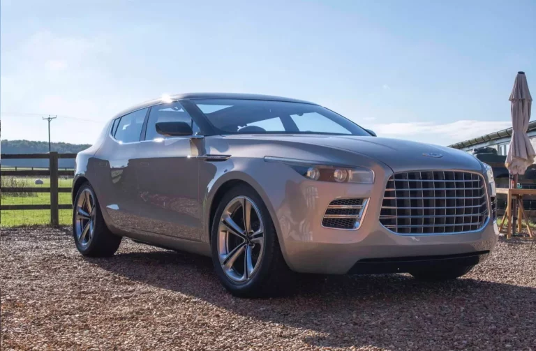 Olvida el DBX: Este es el primer SUV de Aston Martin y está buscando hogar