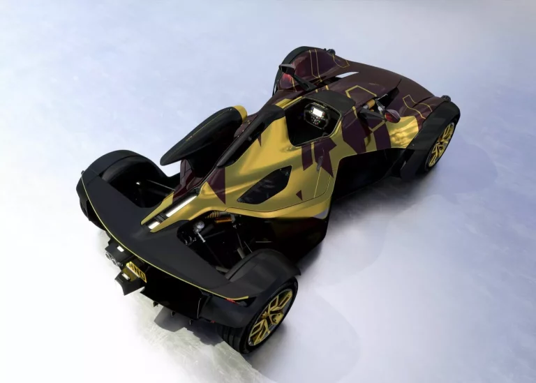 El BAC Mono R se viste de oro por expreso deseo de un Youtuber