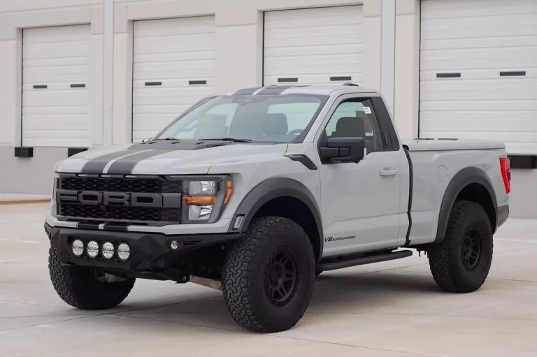 Este Ford F-150 Raptor R demuestra que 710 CV son pocos y que cuatro puertas son muchas