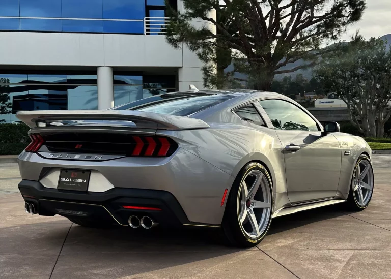 Saleen mete mano al Ford Mustang para ofrecer una alternativa al Dark Horse