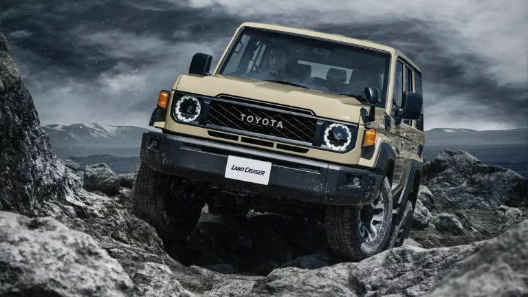 Toyota actualiza su inmortal Land Cruiser 70, un todoterreno con 40 años