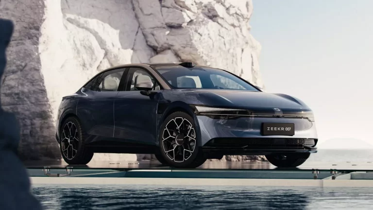 Zeekr 007: La berlina eléctrica que quiere plantar cara al Model 3 y compañía