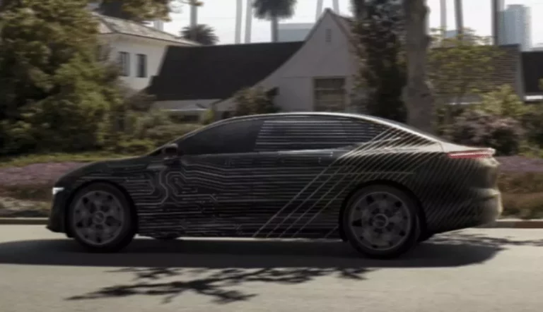 Zeekr dispara al Tesla Model 3 con esta berlina eléctrica