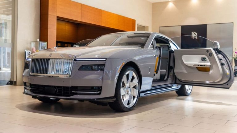 Este es el primer Rolls-Royce Spectre que llega a EE.UU. Y es para alguien que ya tiene 15
