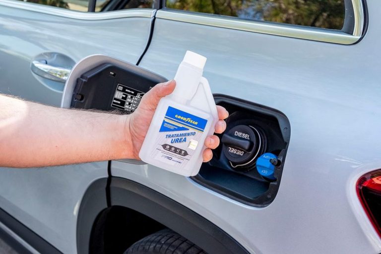 En Amazon y por 12 euros tienes el aditivo para que tu diésel con AdBlue no se rompa jamás