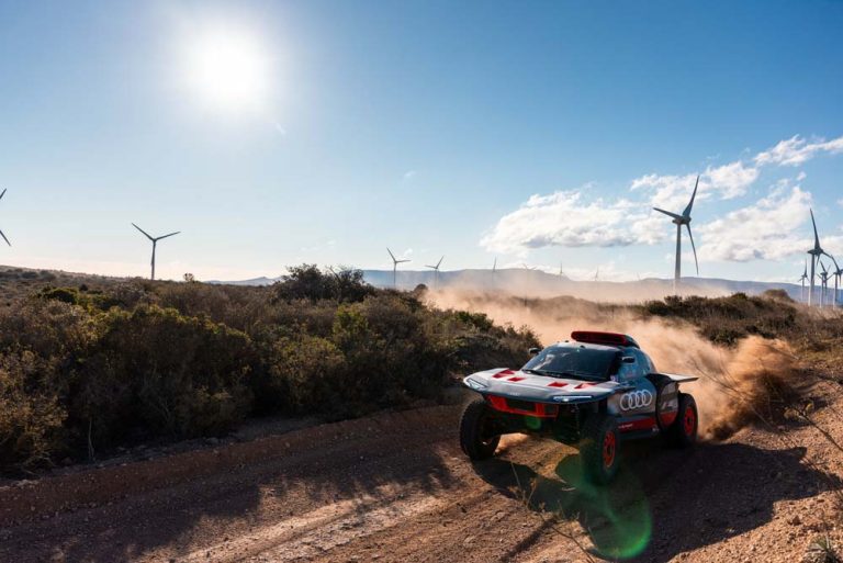 El Audi RS Q e-tron de Carlos Sainz, listo para el Dakar 2024