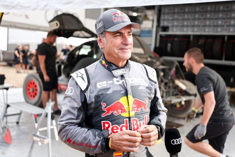 Apoya a Carlos Sainz en el Dakar y tu mensaje formará parte de su coche