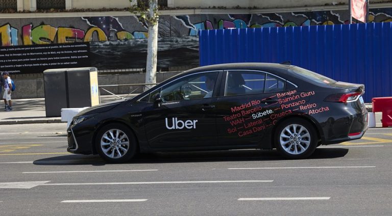 Uber se pasa al alquiler de coches
