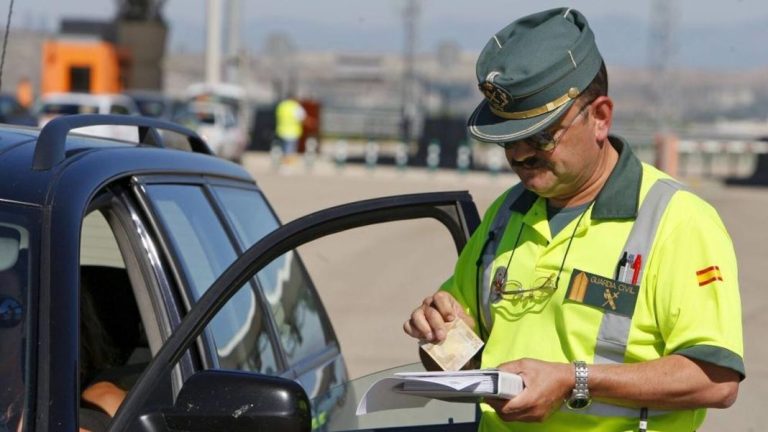 Las multas más habituales que la Guardia Civil de tráfico pone en invierno