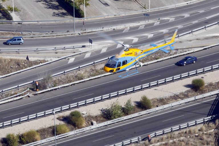 La distancia a la que te puede multar el helicóptero de la DGT