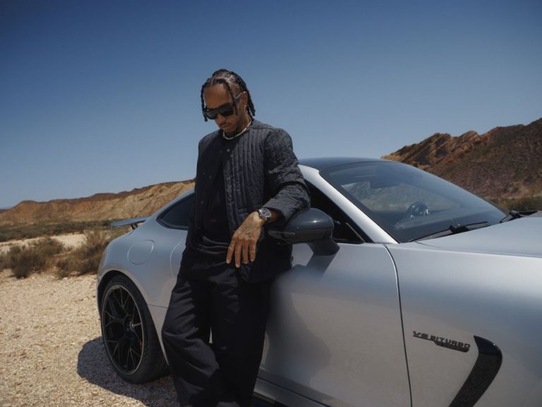 El Mercedes-AMG GT Coupé vuela en el desierto de Nevada