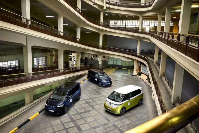 Parque Móvil: así es el ‘bunker’ de los coches del Gobierno de España