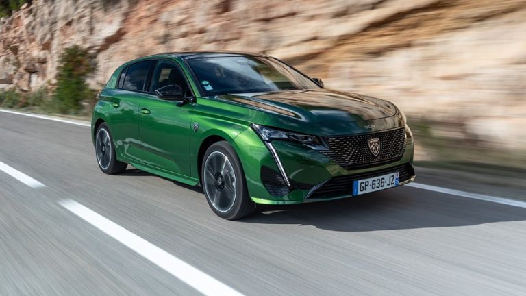 Primera prueba del Peugeot E-308 2024. Un eléctrico lógico y con estilo