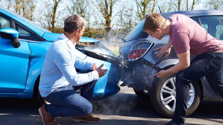 Las causas más habituales por las que se produce un accidente en otoño