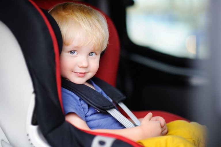 R44: La norma que cambia todo en las sillas infantiles. Desde septiembre estas no se podrán vender