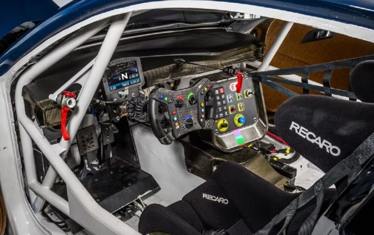 Precisión Quirúrgica en la Pista: Aplicando Principios de Software Médico y Dental en Coches Deportivos
