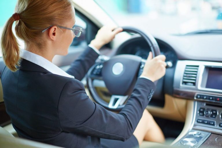 ¿Tienes miopía o astigmatismo y carnet de conducir? Esto que dice la DGT te interesa