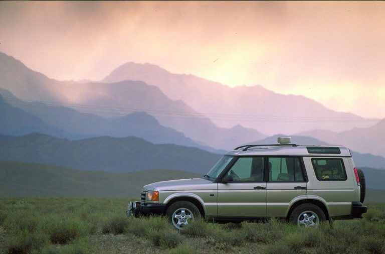 Historia y futuro de Land Rover: De tractor a berlina de lujo, pero siempre todoterreno