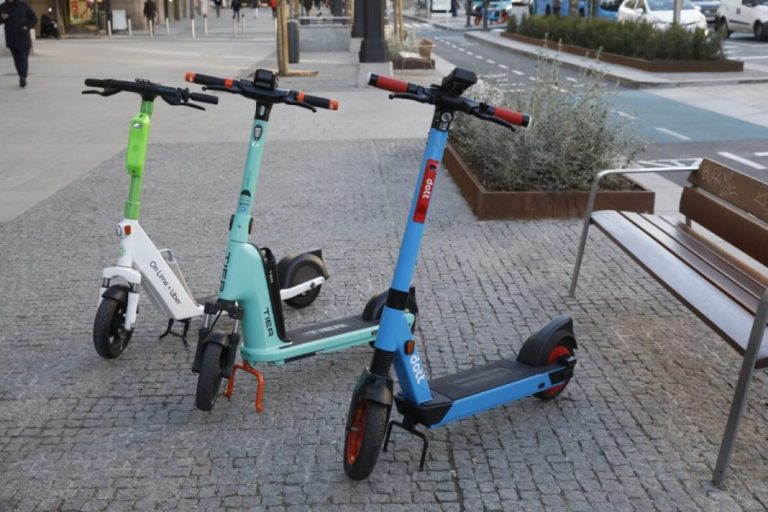 La comunidad autónoma que elimina por su cuenta las ayudas para comprar patinetes y bicicletas eléctricas