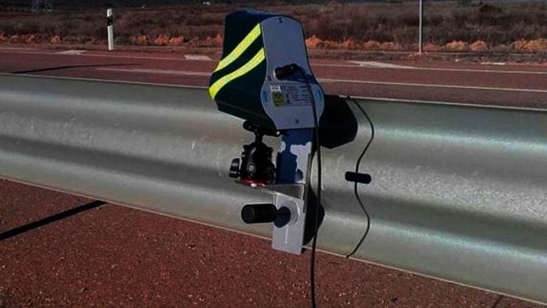 La forma de reclamar una multa de un radar móvil de la DGT sin señalizar