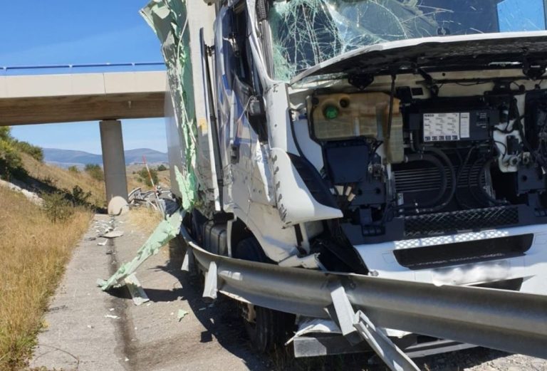 La desconocida función de estos plásticos verdes que están instalando en las carreteras
