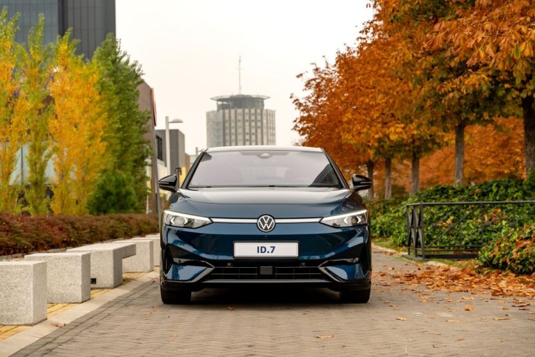 El Volkswagen ID.7 ya tiene precio, gama… y descuento para España