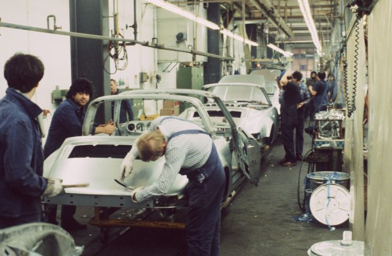 Así se fabricaba un Porsche en el año 1986: Pura artesanía