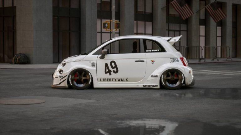Liberty Walk lo da todo con este Abarth 595