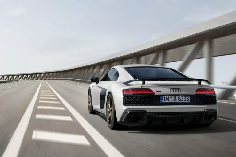 El Audi R8 aún no está muerto. Si quieres uno vuela