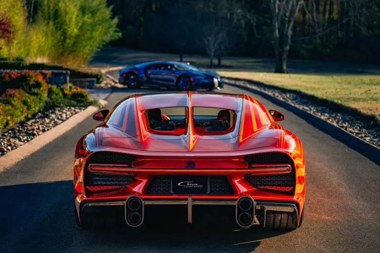 En esta casa los Bugatti Chiron Super Sport entran de dos en dos