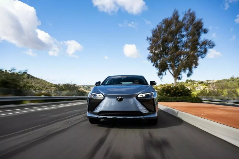 Lexus RZ 300e: La versión light también llega a Estados Unidos