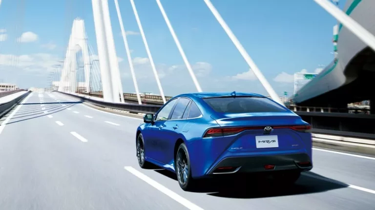 Toyota Mirai: La berlina movida por hidrógeno se pone a tono