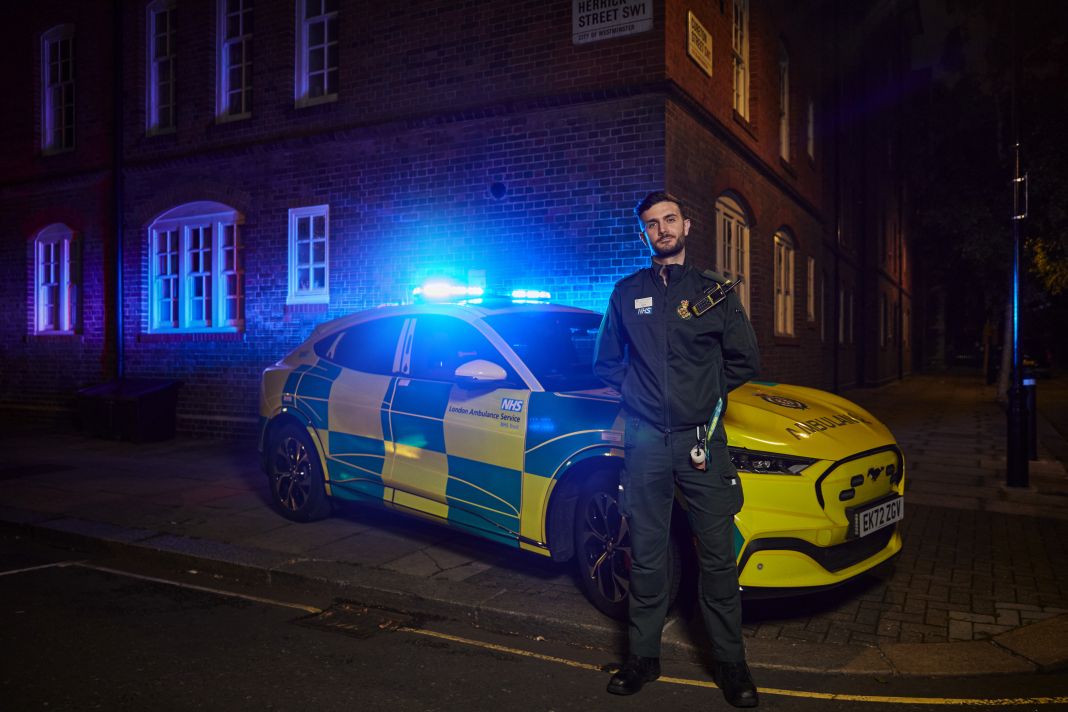 2023-ford-mustang-mach-e-ambulancia-londres 2023 Ford Mustang Mach-E Ambulancia Londres. Imagen portada.