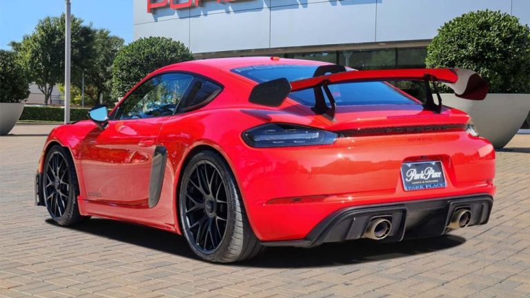 Este Porsche 718 Cayman GT4 RS es el número uno y está a la venta