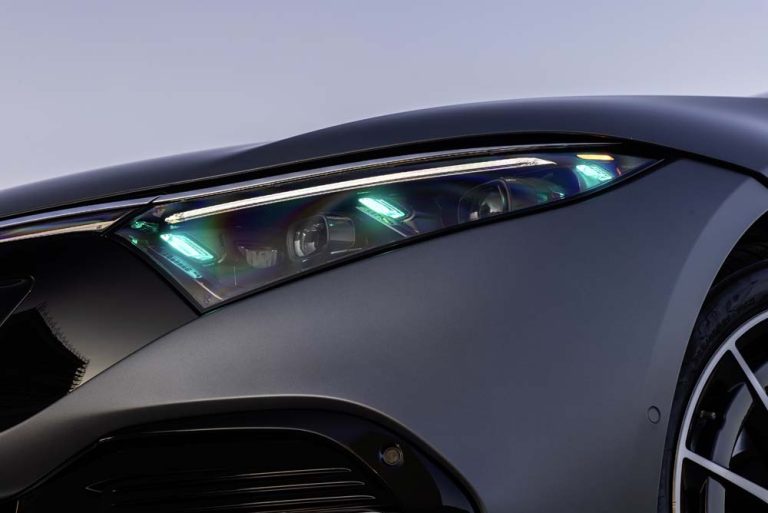 Luces de color turquesa en Mercedes: ¿Qué significan?