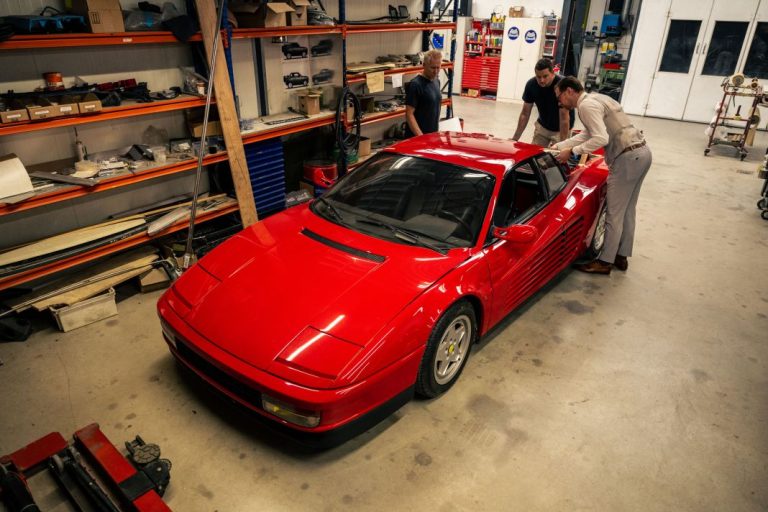 ¿Locura o genialidad? Este carrocero se atreve a hacer targa un Ferrari Testarossa
