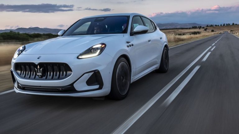 Bridgestone le pone los zapatos al Maserati Grecale Folgore