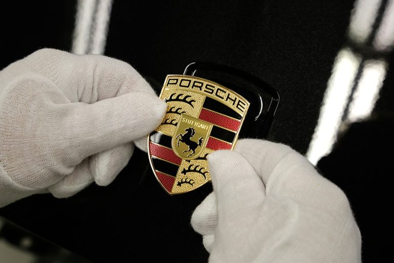 El motivo por el que el emblema de Porsche tiene seis cuernas de ciervo