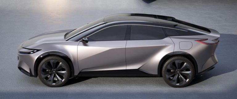 La familia eléctrica de Toyota se estiliza con el Sport Crossover Concept