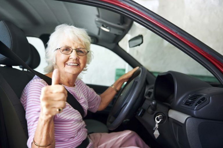 La edad máxima con la que la DGT te va a dejar conducir tu coche
