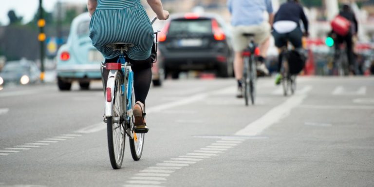 Ciclista: Estas son las nuevas normas de tráfico que deberás cumplir en 2025