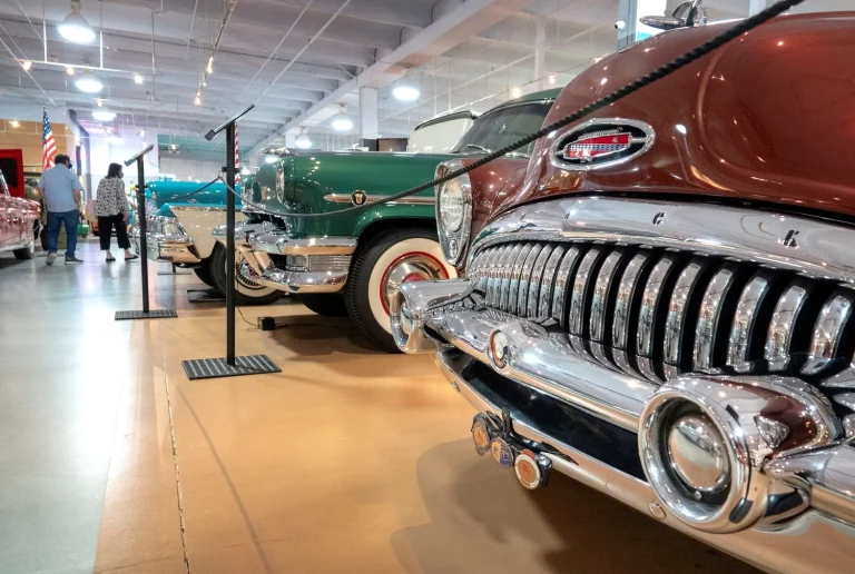 8 museos de coches en España que no te puedes perder