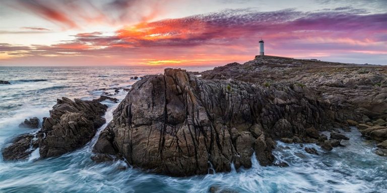 Si buscas la luz de los faros de costa, no te quedes sin energía en tu coche