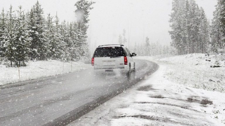 Los 5 consejos que la Guardia Civil de Tráfico quiere que pongas en práctica si conduces sobre nieve