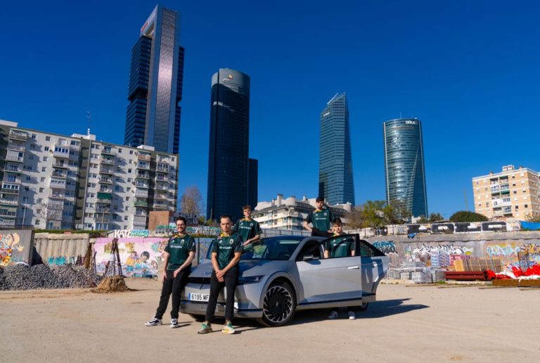 La marca de coches que aterriza en los esports junto al Team Heretics