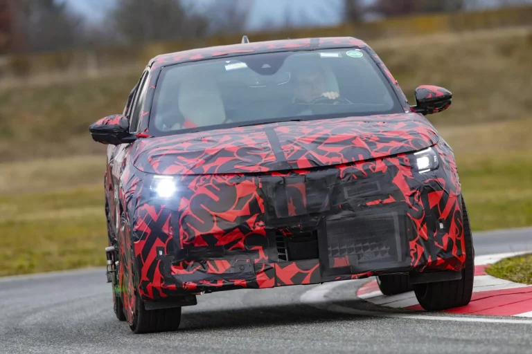 El Alfa Romeo Milano sale a pasear por Balocco