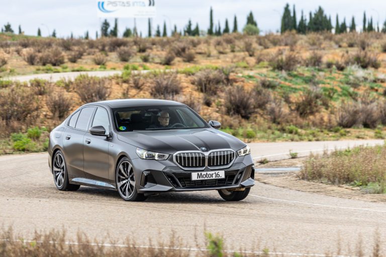 Probamos el BMW 520d: Hasta el infinito… Y más allá